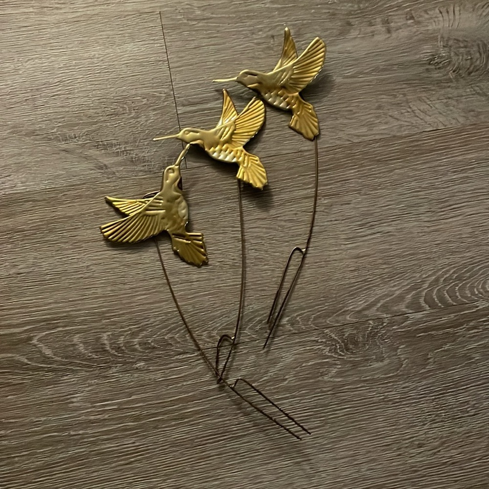 EUC Home Interior 3 HUMMINGBIRDS on A WIRE to fit in A Basket Planter Brass like